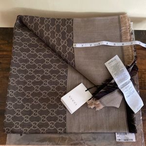 Authentic New Gucci GG Pashmina shawl Unisex. Made in Italy from Firenze